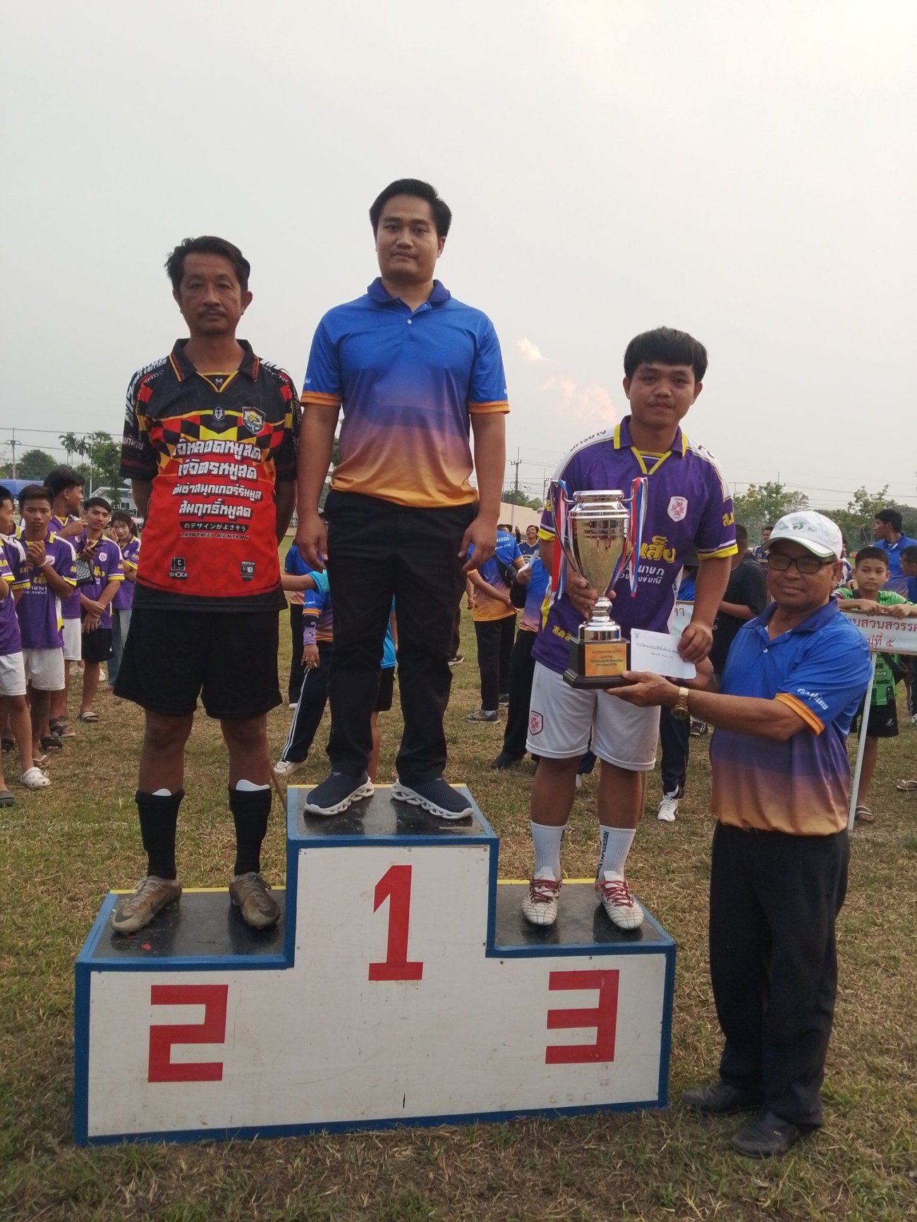 28/3/2569......นายปรีชา  เงินหมื่น  นายกเทศมนตรีตำบลบุ่งไหม กล่าวปิด..โครงการแข่งขันกีฬาต้านยาเสพติด ตำบลบุ่งไหม ประจำปี  28  มีนาคม  2569  ณ สนามกีฬาสถาบันการอาชีวศึกษาภาคตะวันออกเฉียงเหนือ 4.....(วันปิดการแข่งขัน...)