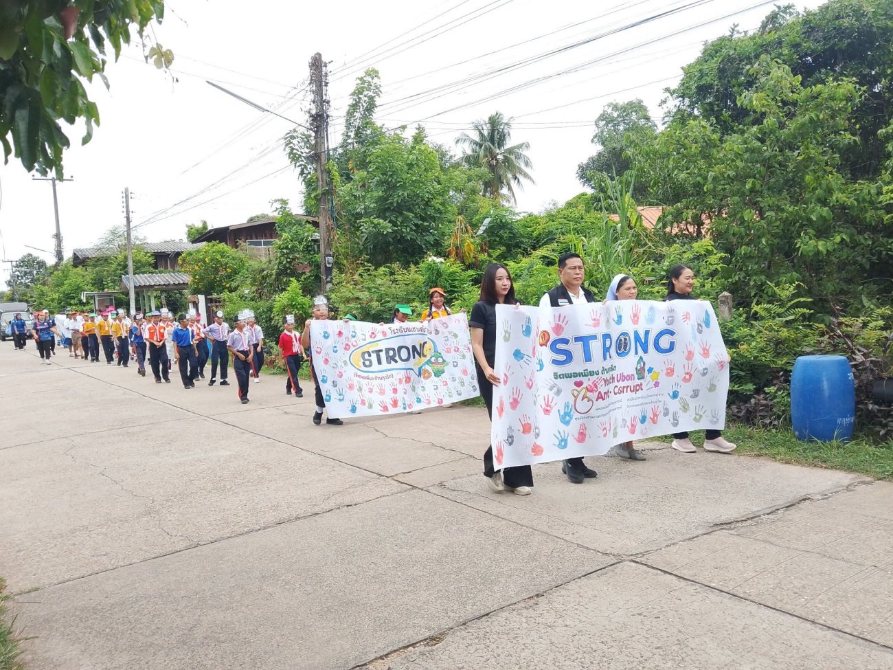 3 กรกฎาคม  2569....นายปรีชา  เงินหมื่น  นายกเทศมนตรีตำบลบุ่งไหม/คณะผู้บริหาร/สมาชิกสภาเทศบาล/กำนัน-ผู้ใหญ่บ้าน/โรงเรียนเซนต์ราฟาแอล อุบลราชธานี (โรงเรียนเทพพิทักษ์พิทยา) /ศูนย์​อภิบาล​สังฆมณฑลอ​ุบลราชธานี  ร่วมกิจกรรมเดินรณรงค์ต่อต้านการทุจริต ประจำปี 2569  บริเวณ หมู่ที่7  บ้านคำกลาง ตำบลบุ่งไหม อำเภอวารินชำราบ จังหวัดอุบลราชธานี